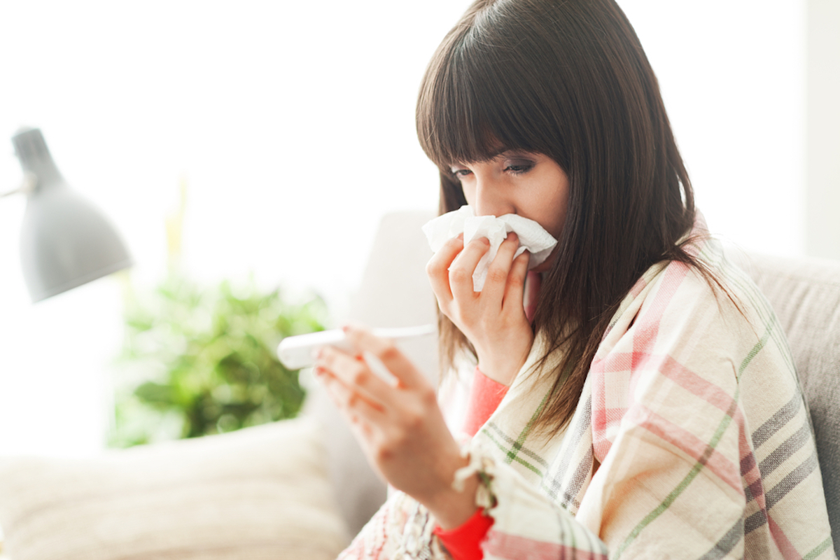 woman-experiencing-flu-symptoms
